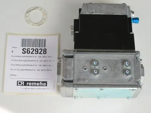 Gasventil von Remeha mit metallischem Gehäuse und mehreren Anschlussmöglichkeiten, gekennzeichnet mit Artikelnummer S62928 und spezifischen Produktinformationen.